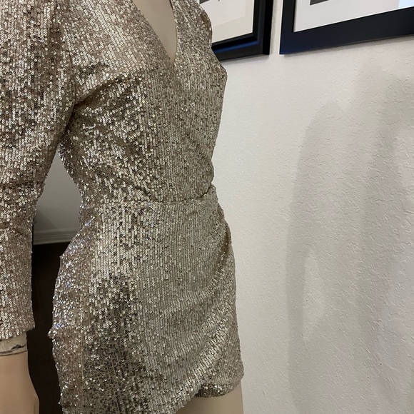 Front cross V neck silver jumpsuit skort, long sleeve, zipper, sequin romper - Picture 3 of 13